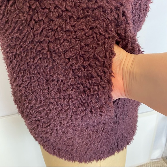 Wilfred (Aritzia) Chatou Faux Fur Vest in Burgundy Size XS - Picture 7 of 12